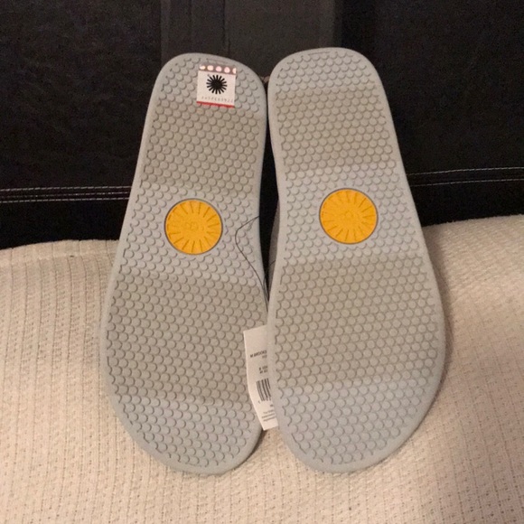 ugg brookside flip canvas